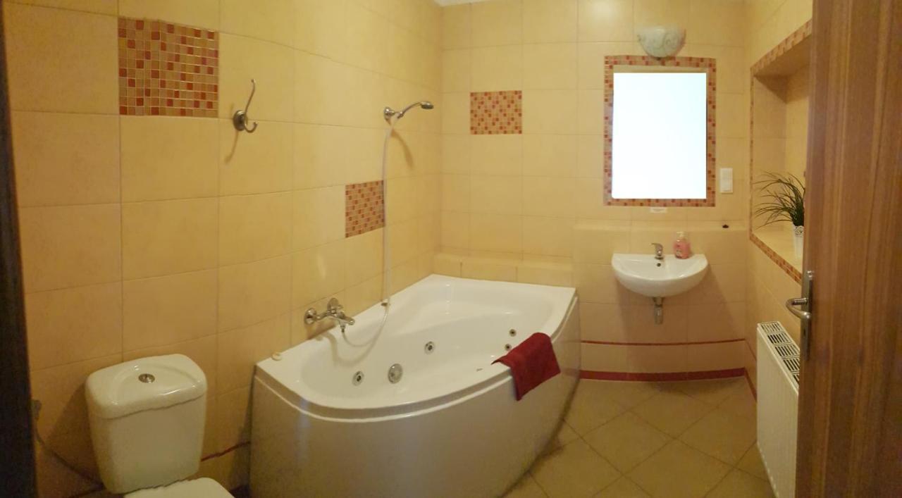 Hotelik Kameleon Pokoje Goscinne يافور المظهر الخارجي الصورة